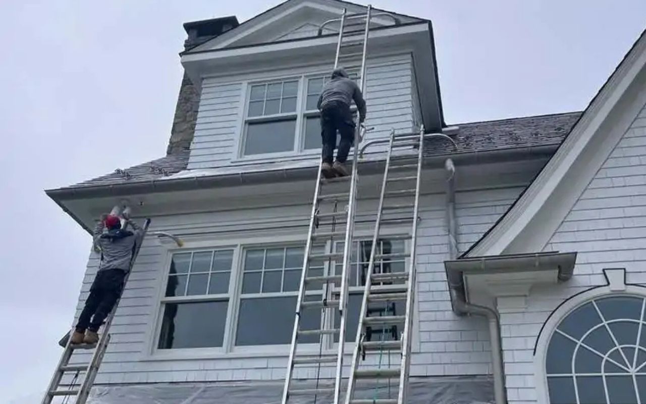 Home inspection using an exterior painting prep checklist before painting