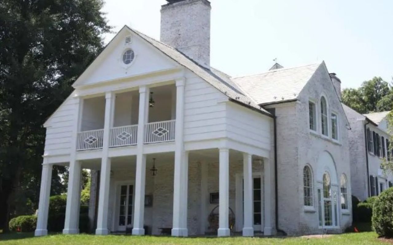 Chalky exterior paint on a commercial building wall