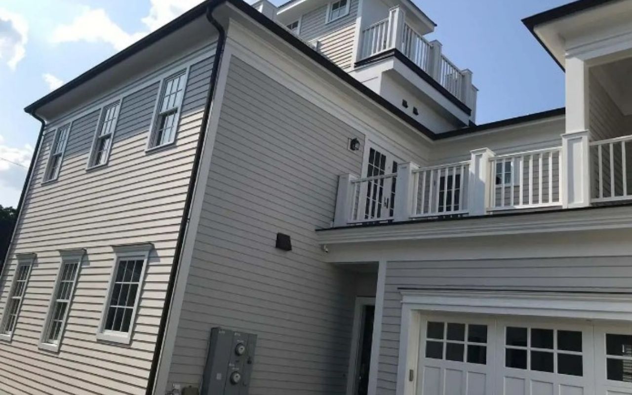 Paint bubbles on siding caused by hot weather and trapped moisture